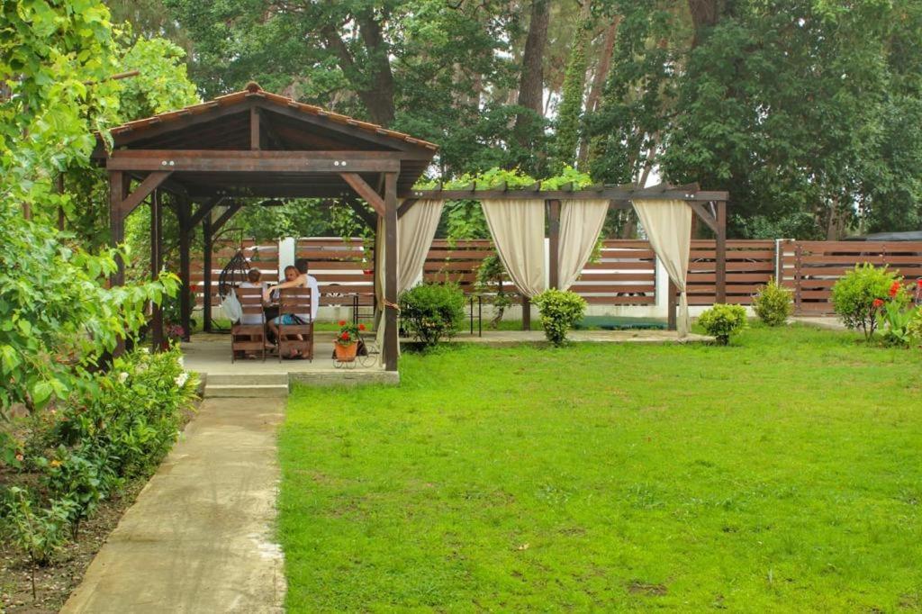 Guest House Sirius Pizunda Exterior foto